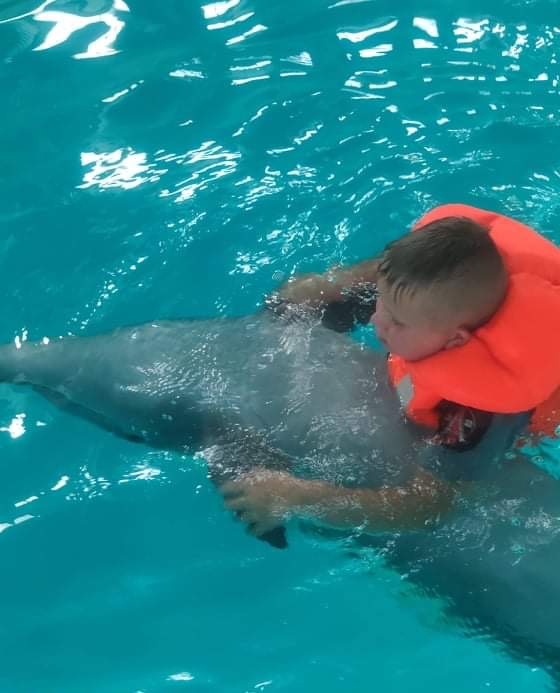 Delfínoterapia chlapca
