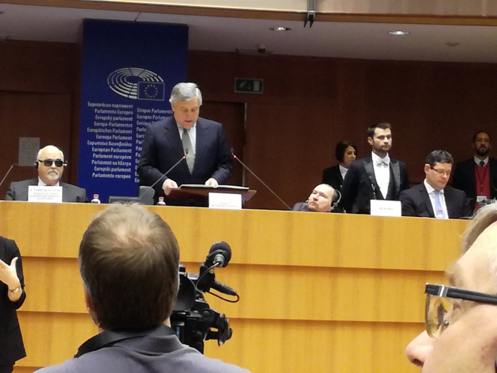 Predseda Európskeho parlamentu Antonio Tajani prednáša príhovor